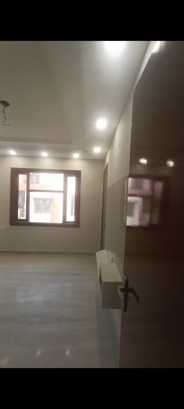 Room in 3 BHK Builder Floor at Rohini Sector 24 – for Sale
