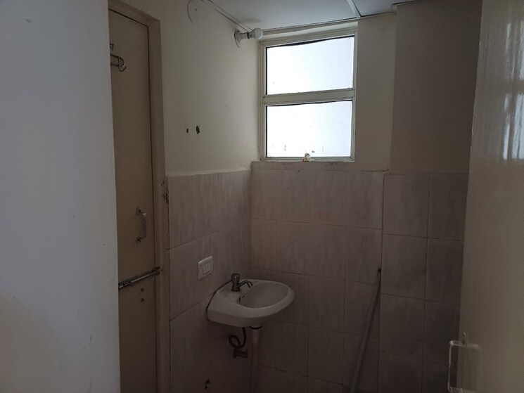 Bathroom, rof-aalayas 2 Bedroom 717 Sq.Ft. Apartment In Sector 102 Gurgaon 9767320
