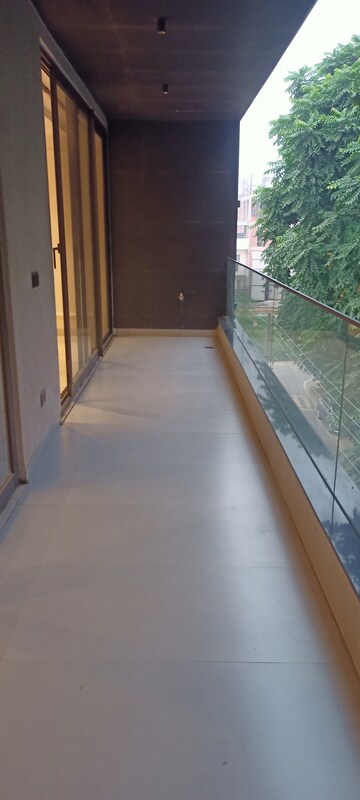 Balcony in 4 BHK Builder Floor at DLF City Phase IV, Dlf Phase iv – for Rent