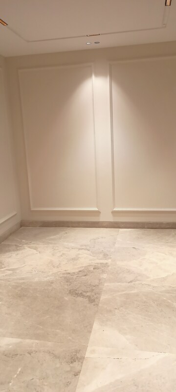 Room in 4 BHK Builder Floor at DLF City Phase IV, Dlf Phase iv – for Rent