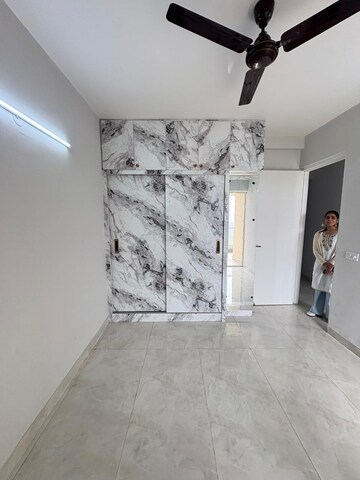 Room in 3 BHK Apartment at Signature Global City, Sector 37d – for Rent