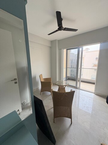 Team Area in 3 BHK Apartment at Signature Global City, Sector 37d – for Rent