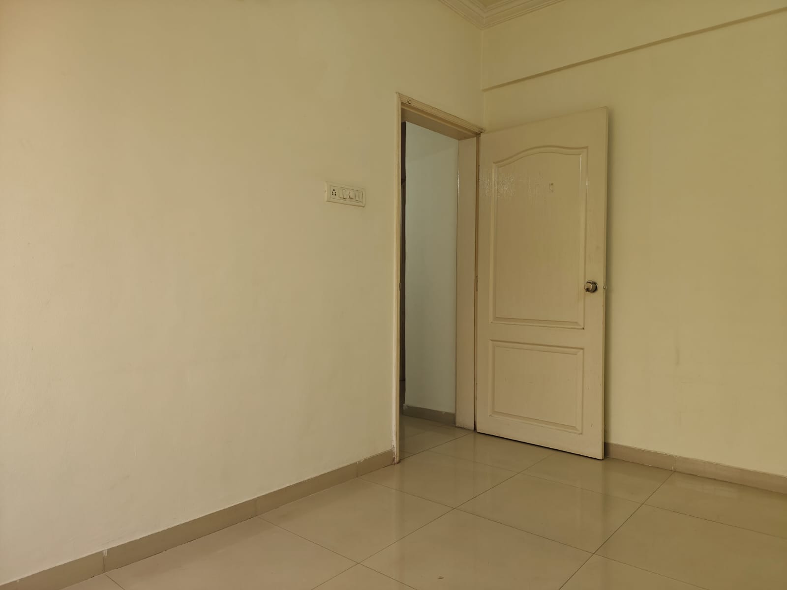 Room in 2.5 BHK Apartment at GK Rose County, Pimple Saudagar – for Rent
