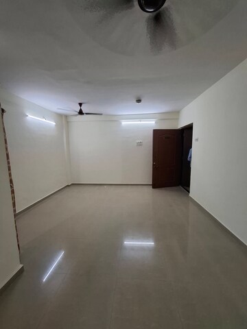 Room in 2 BHK Apartment at RNA NG Suncity Phase II, Kandivali East – for Rent