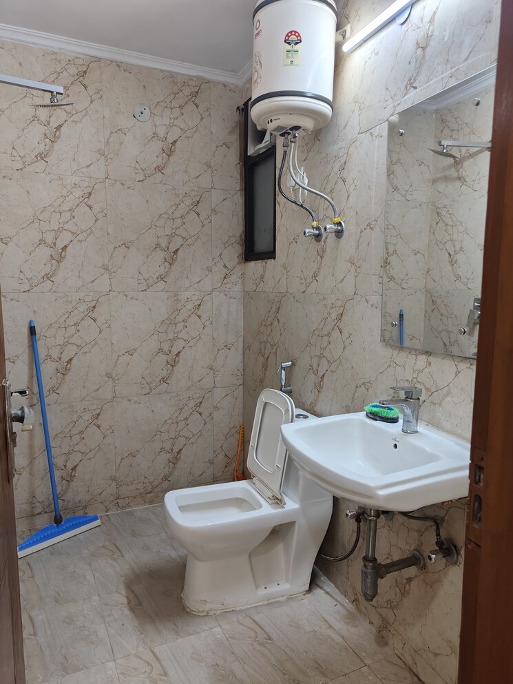 Bathroom, khanpur 1 Bedroom 500 Sq.Ft. Builder Floor In Khanpur Delhi 9767492