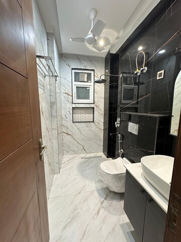 Master Bedroom in 3 BHK Builder Floor at BPTP Floors, Sector 70 – for Sale