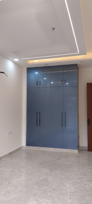 Building Lobby in 3 BHK Builder Floor at Janakpuri – for Sale