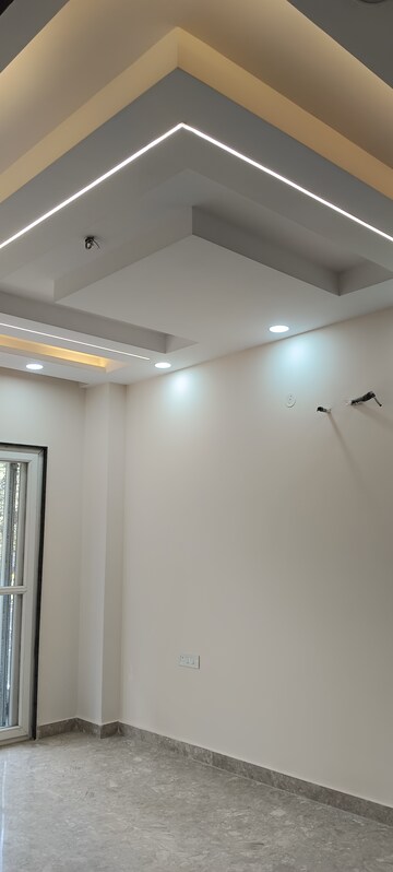 Building Lobby in 3 BHK Builder Floor at Janakpuri – for Sale