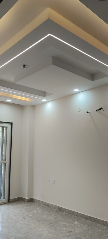 Building Lobby in 3 BHK Builder Floor at Janakpuri – for Sale