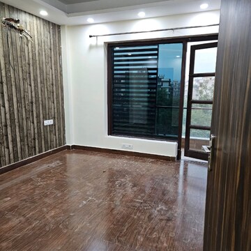 Room in 3 BHK Builder Floor at Sector 57 – for Rent