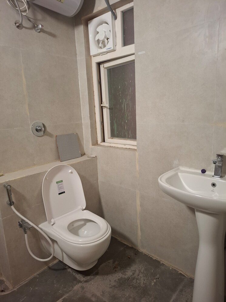 Bathroom, aditya-empress-towers 3 Bedroom 2100 Sq.Ft. Apartment In Shaikpet Hyderabad 9767579