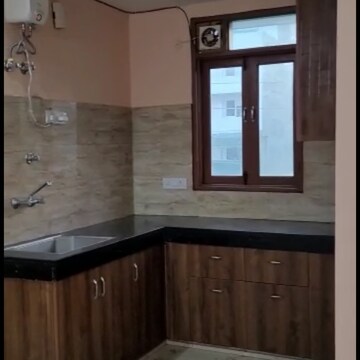 Kitchen in 2 BHK Builder Floor at Sector 57 – for Rent
