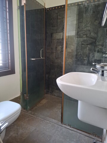 Furnished Amenities in 5 BHK Villa at Banjara Hills – for Rent