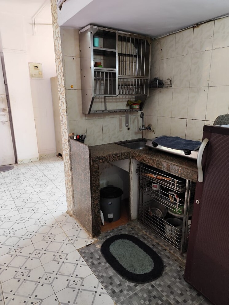 Kitchen, model-town 1 Bedroom 400 Sq.Ft. Apartment In Andheri West Mumbai 9767913