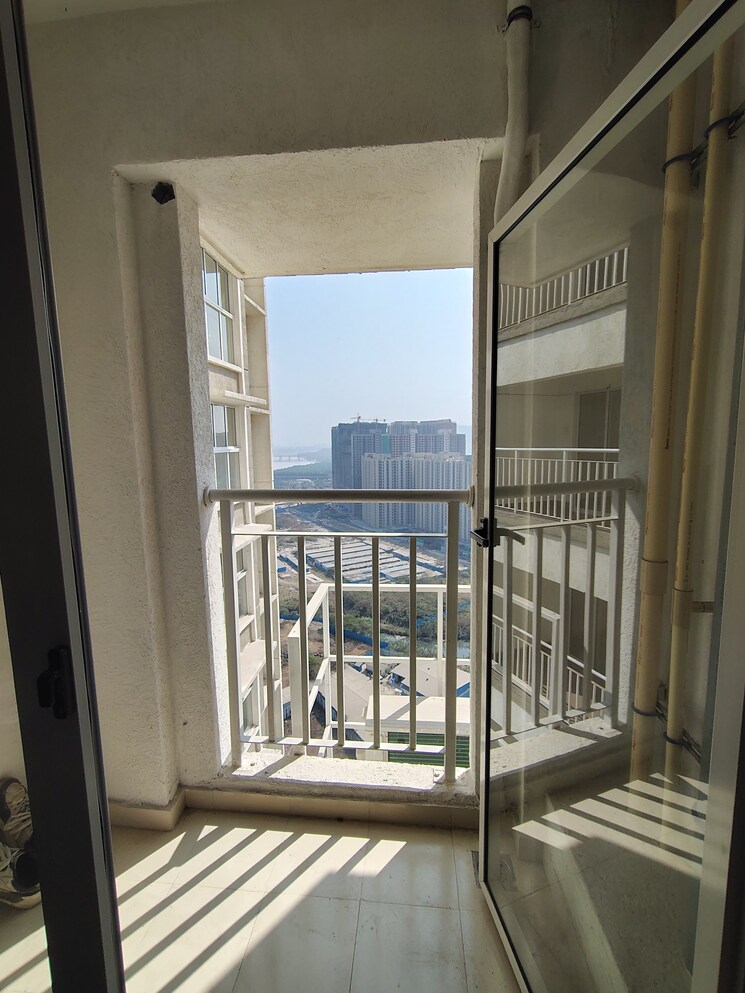 Balcony, lodha-amara-tower-24-and-25 2 Bedroom 840 Sq.Ft. Apartment In Kolshet Road Thane 9768408