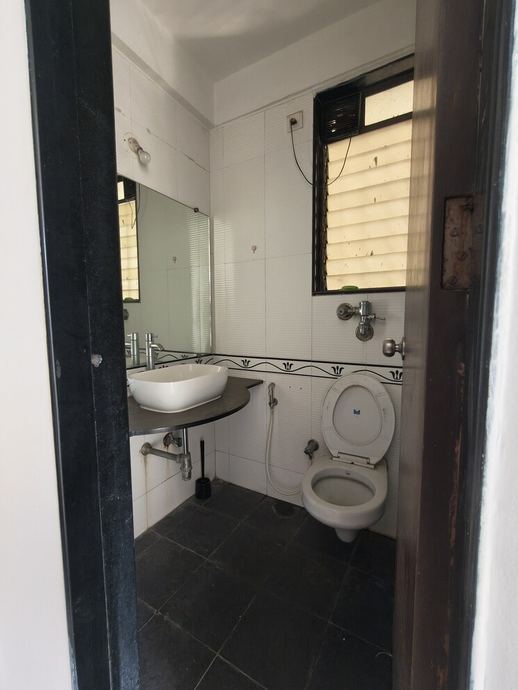 Attached Bathroom, lake-pleasant 2 Bedroom 800 Sq.Ft. Apartment In Powai Mumbai 9768226