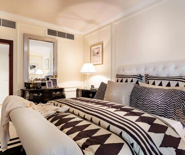 Bedroom in 3.5 BHK Independent House at Sector 16 – for Sale