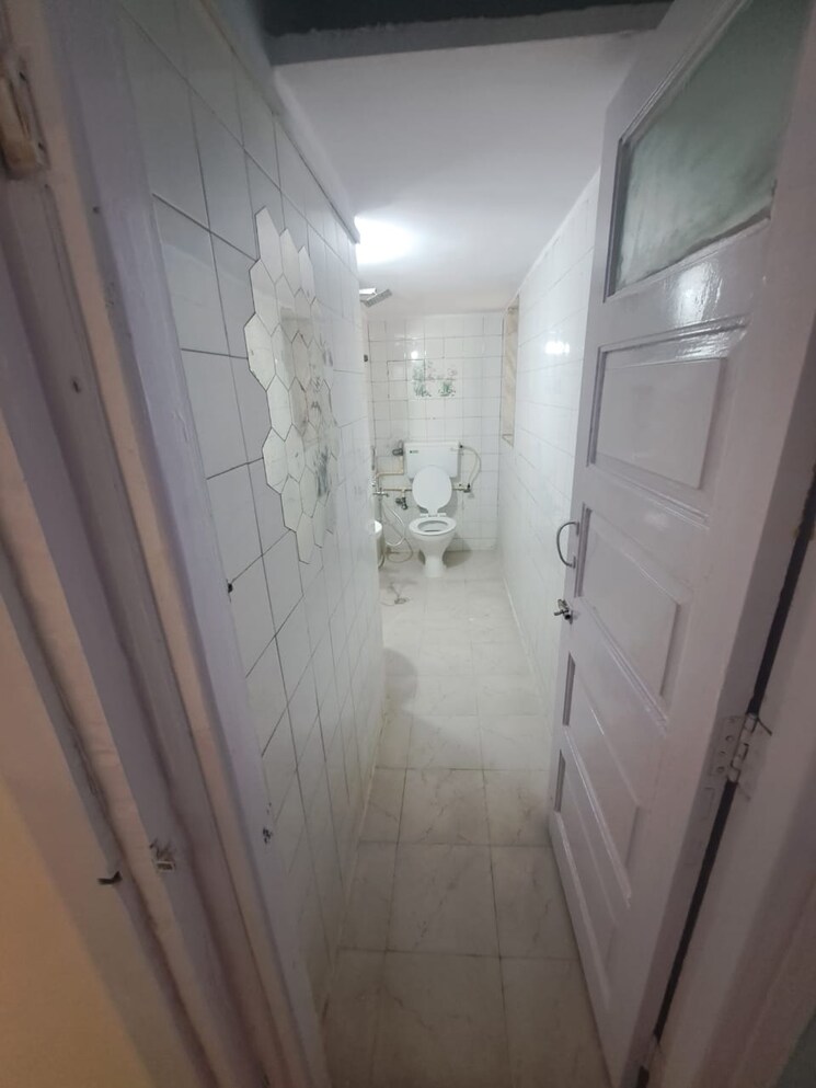Bathroom, kamla-nagar-chs 2 Bedroom 700 Sq.Ft. Apartment In Kandivali West Mumbai 9768362