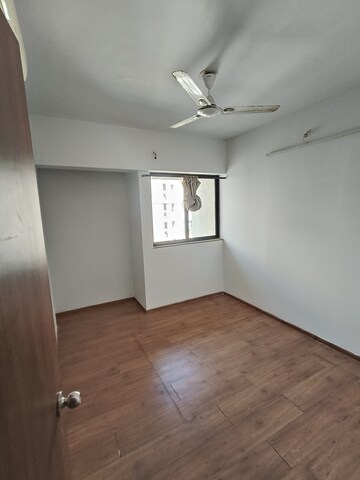 Room in 2 BHK Apartment at Lodha Downtown, Dombivli East – for Rent