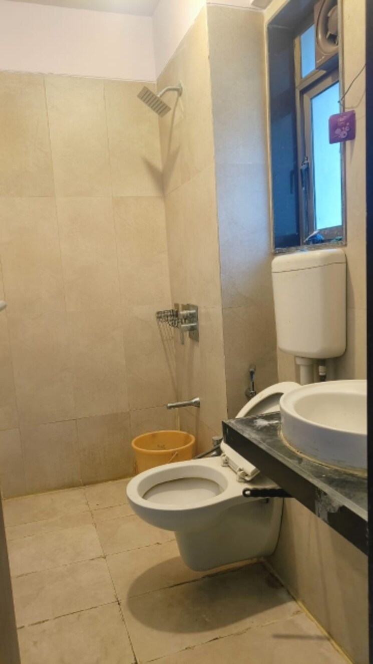 Bathroom, runwal-symphony 2 Bedroom 650 Sq.Ft. Apartment In Santacruz East Mumbai 9768928