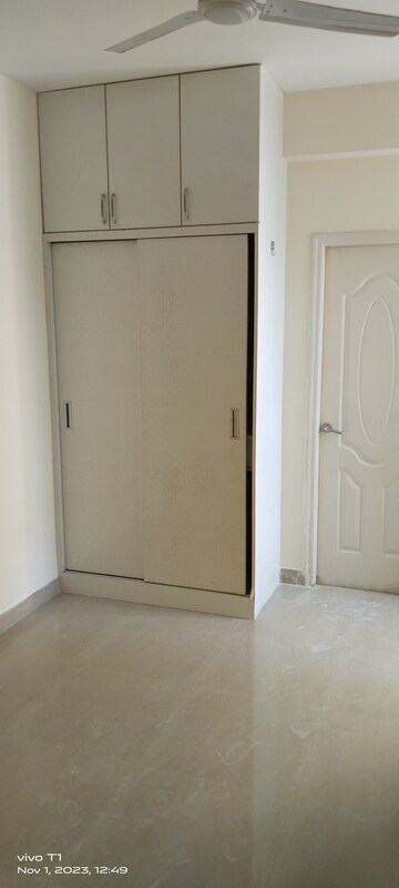 Room in 2 BHK Apartment at Shree Vardhman Mantra, Sector 67 – for Rent