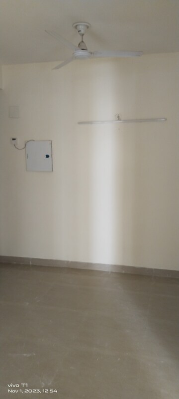 Room in 2 BHK Apartment at Shree Vardhman Mantra, Sector 67 – for Rent