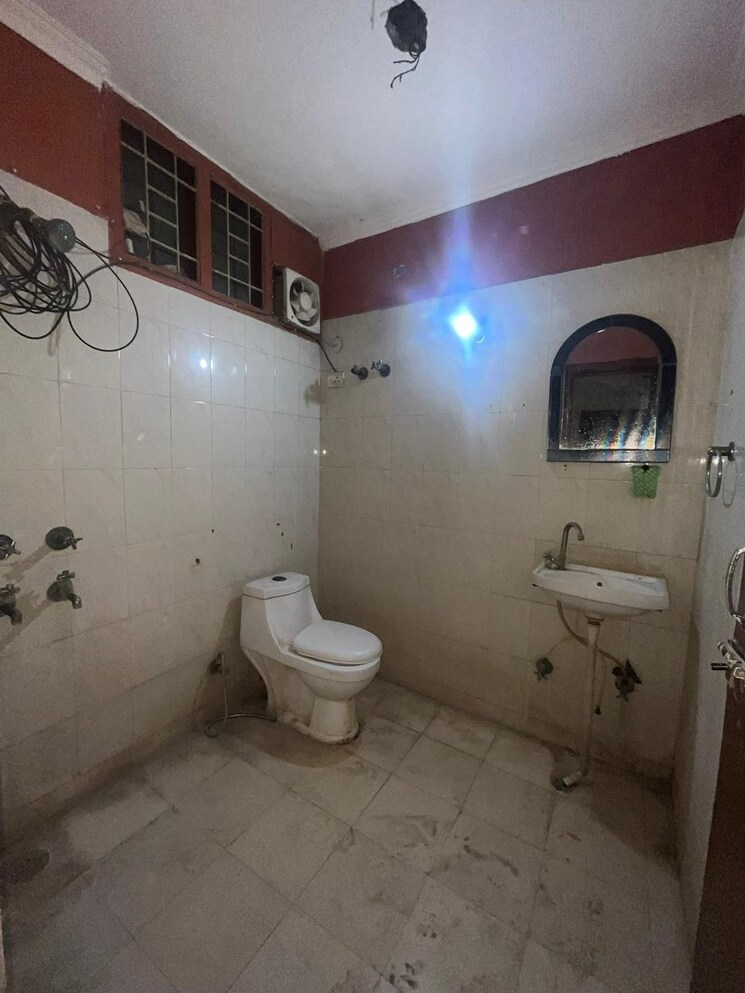 Bathroom, saket 3 Bedroom 1500 Sq.Ft. Builder Floor In Saket Delhi 9768947