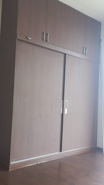 Room in 3.5 BHK Apartment at Ireo Victory Valley, Sector 67 – for Rent