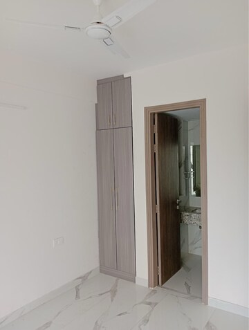 Room in 2.5 BHK Apartment at Smart World Gems, Sector 89 – for Sale