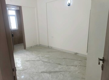 Room in 2.5 BHK Apartment at Smart World Gems, Sector 89 – for Sale