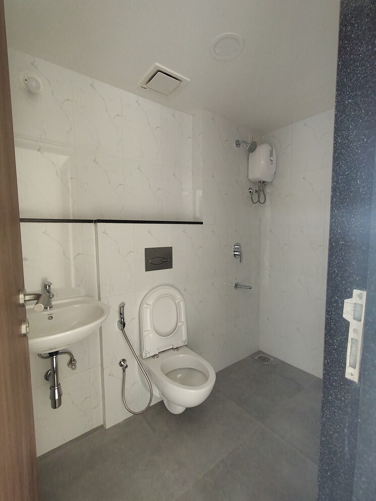 Bathroom, lodha-amara-tower-23 2 Bedroom 800 Sq.Ft. Apartment In Kolshet Road Thane 9769250