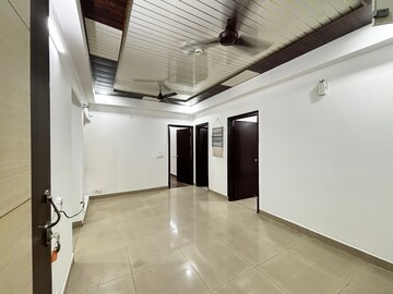 Room in 4 BHK Apartment at Sunshine Helios, Sector 78 – for Rent