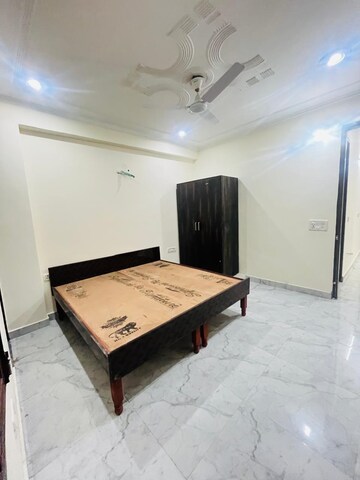Bedroom in 3 BHK Builder Floor at Sector 40 – for Rent