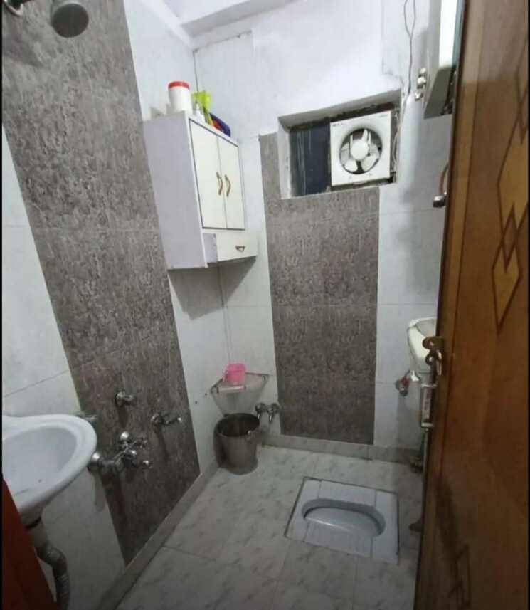 Bathroom, rohini sector 9 1 Bedroom 700 Sq.Ft. Builder Floor In Rohini Sector 9 Delhi 9769546