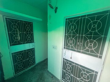 Furnished Amenities in 1 BHK Builder Floor at Shalimar Bagh – for Rent