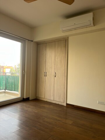 Room in 3 BHK Apartment at Puri Anand Villas Phase II, Sector 81 – for Rent