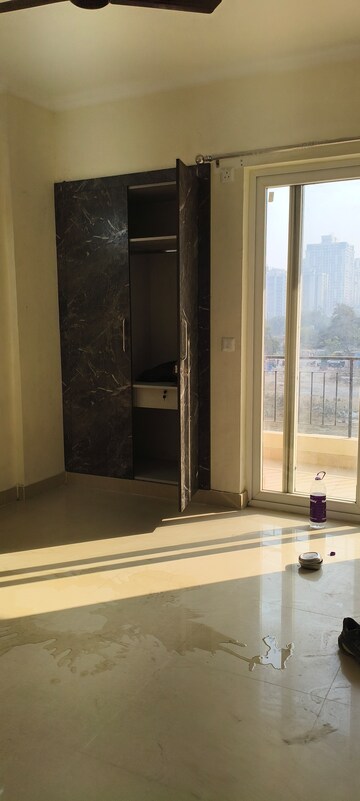 3.5 BHK Apartment For Rent in Amrapali Crystal Homes, Sector 76