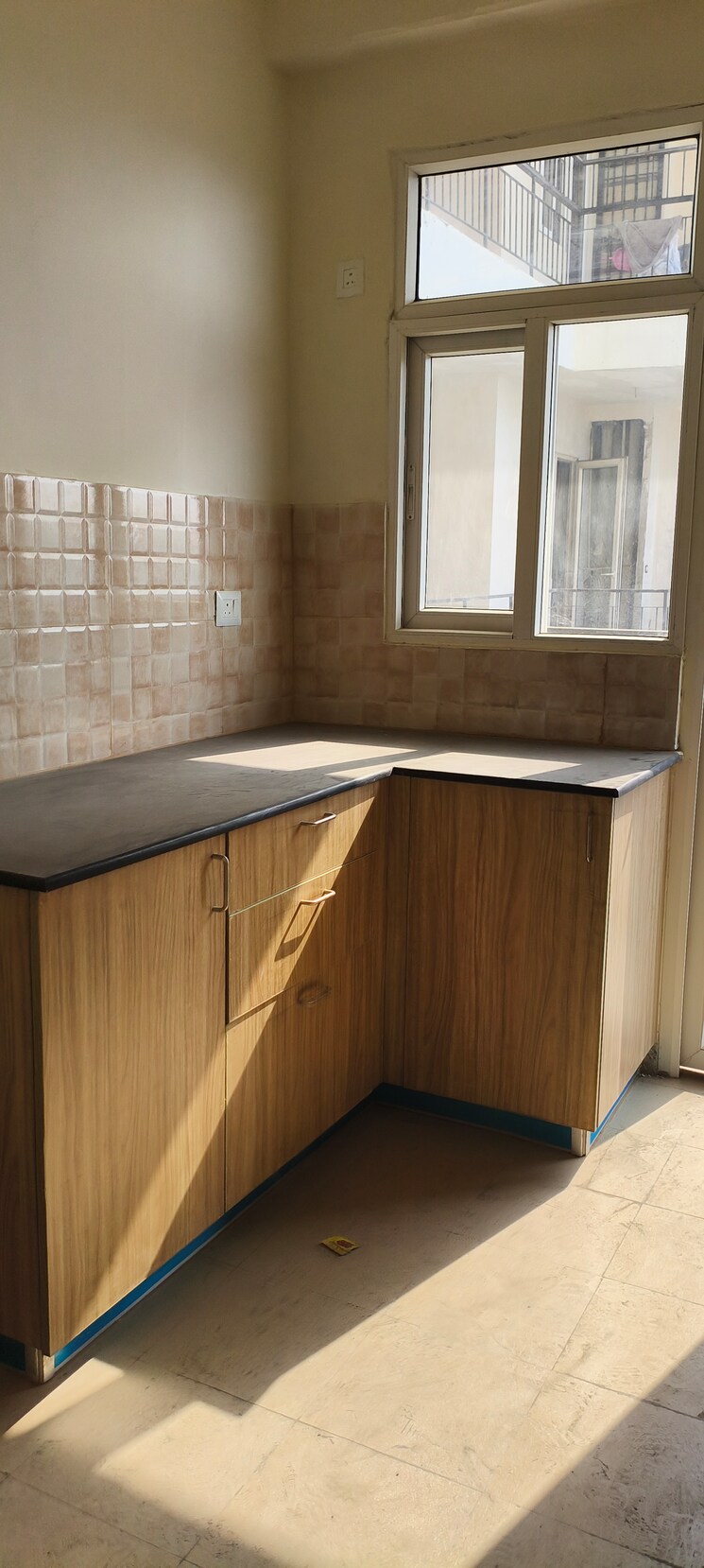 Kitchen, amrapali-crystal-homes 3.5 Bedroom 1375 Sq.Ft. Apartment In Sector 76 Noida 9769698