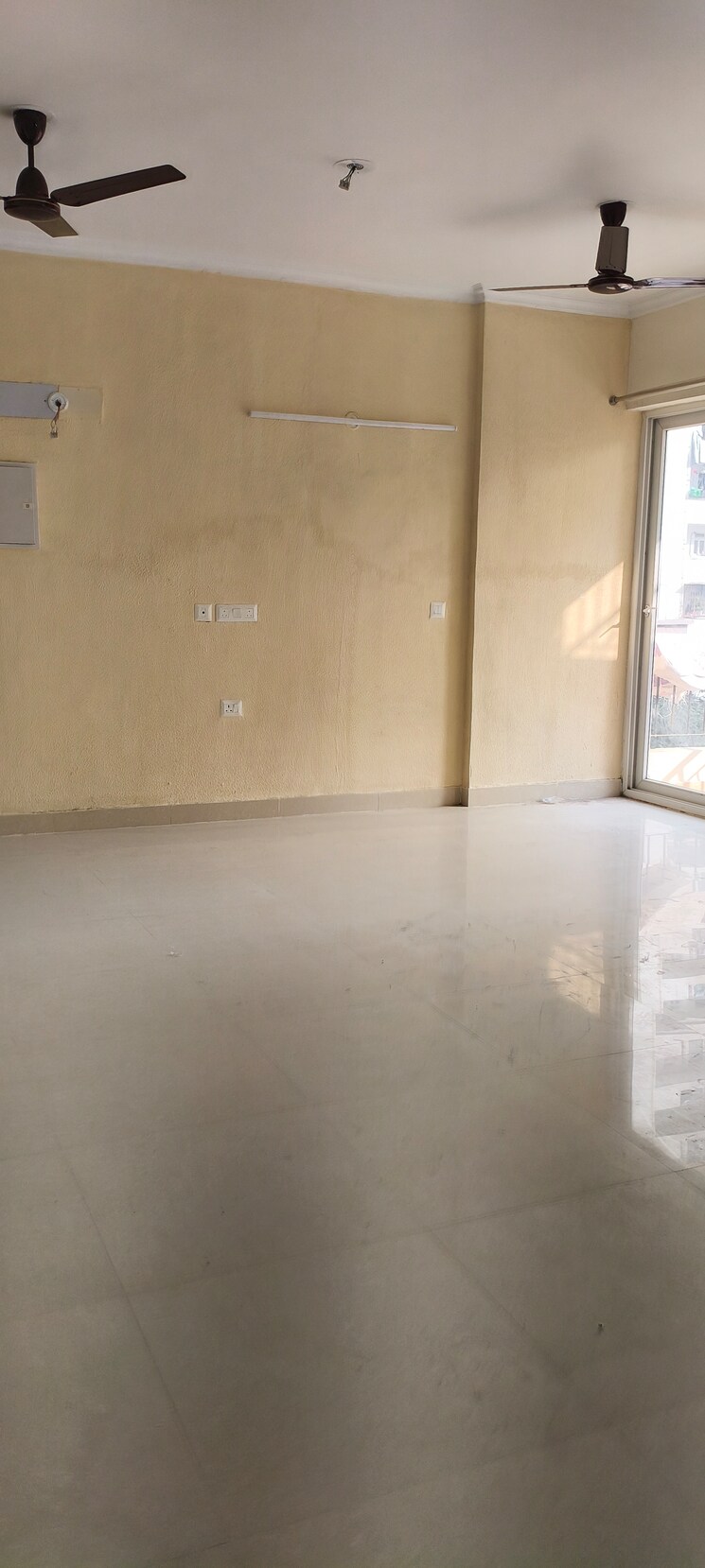 Room, amrapali-crystal-homes 3.5 Bedroom 1375 Sq.Ft. Apartment In Sector 76 Noida 9769698