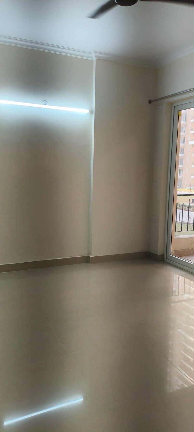 Room, amrapali-crystal-homes 3.5 Bedroom 1375 Sq.Ft. Apartment In Sector 76 Noida 9769698