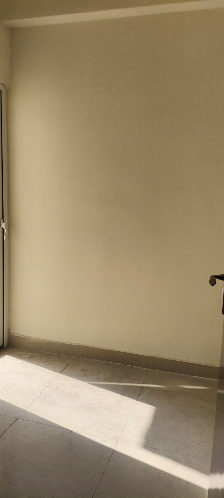 Room, amrapali-crystal-homes 3.5 Bedroom 1375 Sq.Ft. Apartment In Sector 76 Noida 9769698