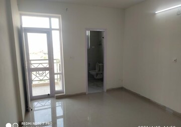Room in 3 BHK Apartment at BPTP Park Grandeura, Sector 82 – for Rent