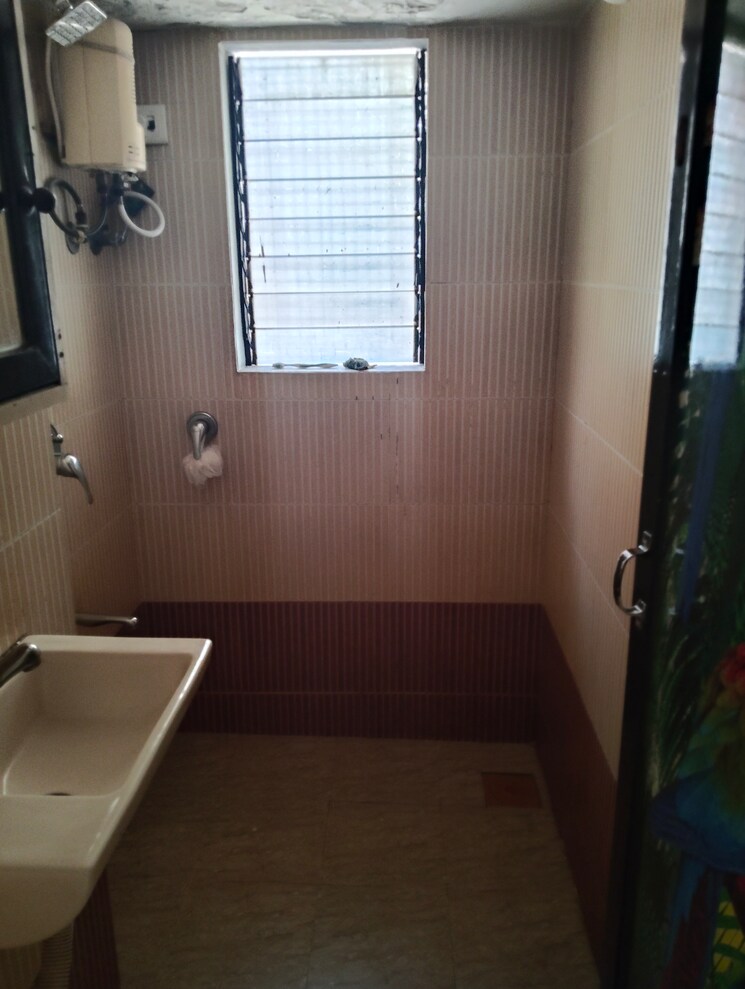 Bathroom, veena-nagar-chs 1 Bedroom 530 Sq.Ft. Apartment In Mulund West Mumbai 9769882