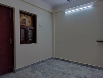 2 BHK Flat for Sale in Molarband, Delhi