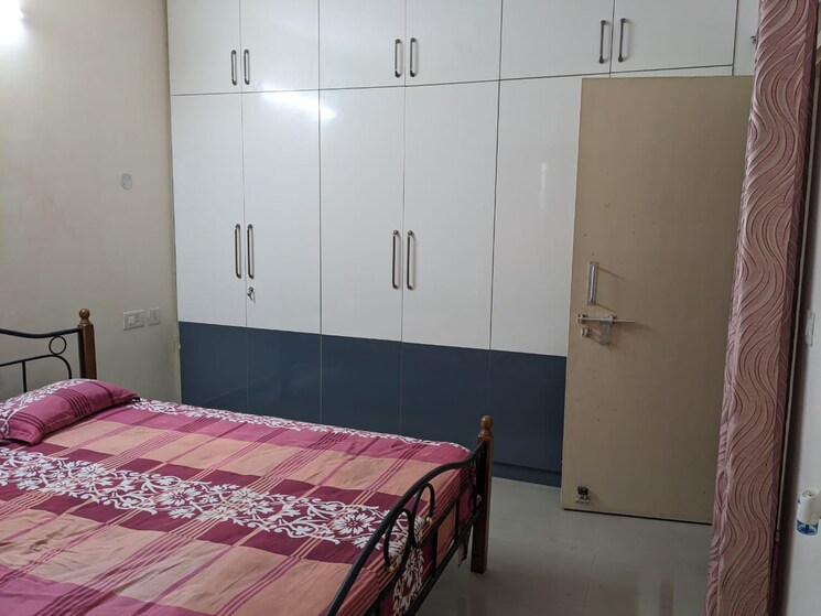 Room, gomti nagar Pg For Boys & Girls In Gomti Nagar 9770011