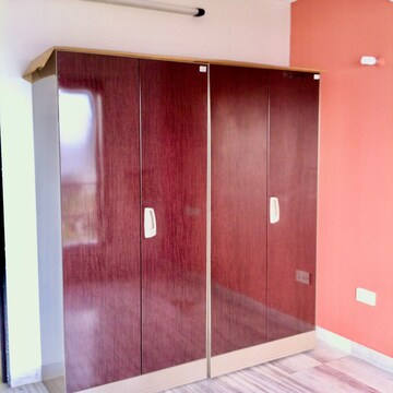 Room in 3 BHK Apartment at Bandra West – for Rent