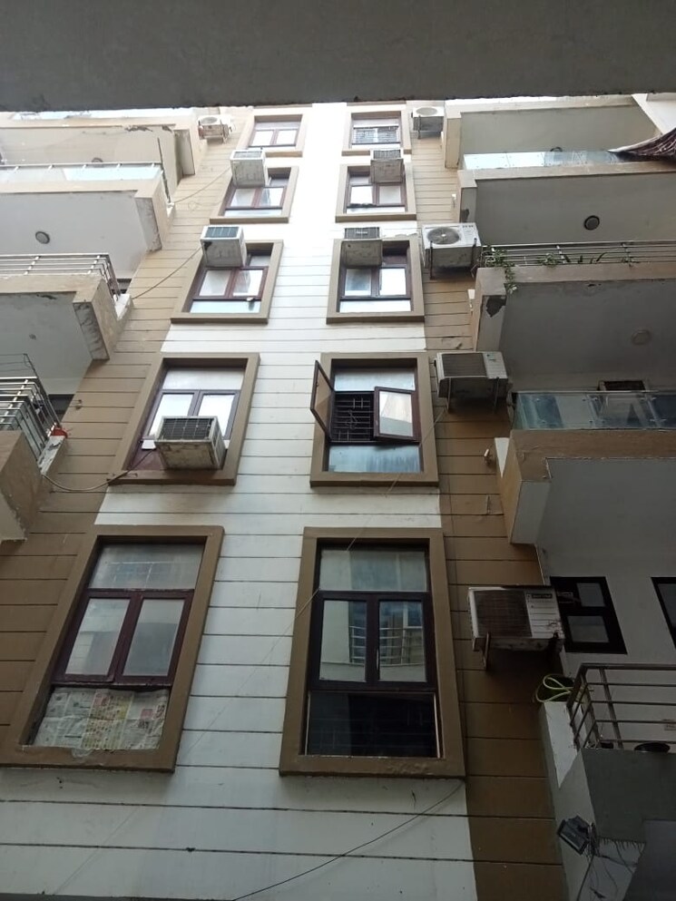 Cover Image, sapphire-tower 2 Bedroom 900 Sq.Ft. Builder Floor In Sector 104 Noida 9770457