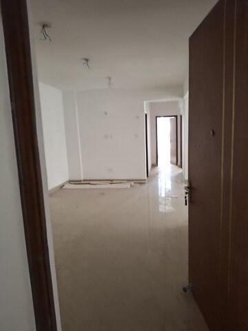 Room in 3 BHK Apartment at Urban Axis Urban Woods, Sushant Golf City – for Rent