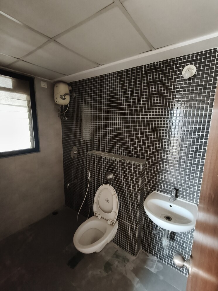 Bathroom, lodha-downtown 1.5 Bedroom 638 Sq.Ft. Apartment In Dombivli East Thane 9770937