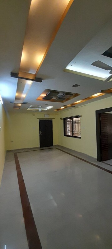 Room in 3 BHK Apartment at Vidhan Sabha Marg – for Sale